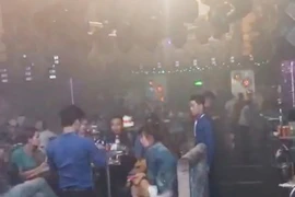 Quận 7: Gần 50 nam nữ phê ma túy trong quán bar