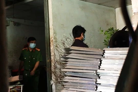 Kiểm tra hiện trường vụ thảm sát 5 người ở Bình Tân