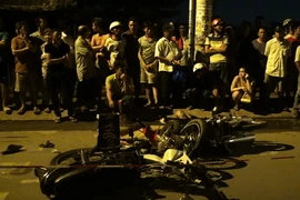 Tông xe máy trong đêm, 3 người thương vong