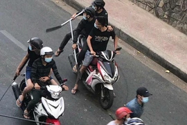 Hai nhóm nổ súng, hỗn chiến ở bờ kè đường Trường Sa
