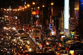 Kẹt xe hàng ngàn chiếc ở cửa ngõ Tân Sơn Nhất