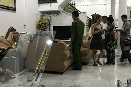 Côn đồ mang hung khí xông vào nhà đập phá đồ đạc