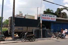 Xe tải lao vào quán ăn ở Thủ Đức, thực khách bỏ chạy