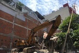 Quận 6: Nhà đang tháo dỡ bị sập, 1 người tử vong