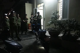 Đạn cắm xuống đường trước khi trúng người coi đua xe ở Gò Vấp