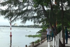 Thi thể người đàn ông trôi gần trạm buýt sông Sài Gòn