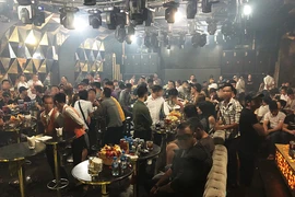 Đột kích bar Đông Kinh, gần trăm dân chơi dính ma túy
