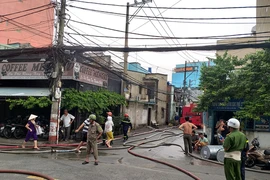 Cháy dữ dội ở 2 cơ sở sản xuất vào cùng buổi chiều ở TP.HCM