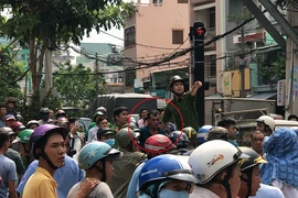 Nghi can cố thủ ở tiệm game tử vong sau khi bị tạm giữ