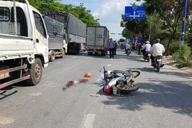 Quận Bình Tân: Cô gái ngã xuống đường, bị xe ben cán tử vong