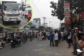 Va chạm với xe chở rác, 2 người chết thảm ở quận 12