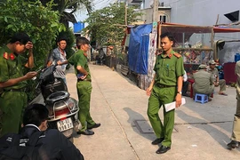 Nghi án chồng đâm chết vợ rồi tự sát