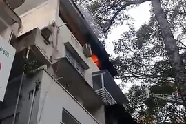 3 người kẹt trong nhà bị cháy ở trung tâm TP.HCM