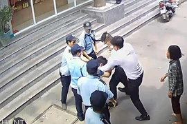 Đánh nhau ở bệnh viện 115, 2 bảo vệ phải uống phơi nhiễm