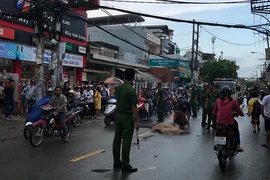 Cô gái 16 tuổi đi báo tin bà cố mất thì bị xe tải cán qua