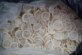 Sản xuất bao cao su giả, 4 người bị công an bắt giam