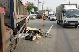 Xe tải cán chết người đàn ông đi xe đạp nhặt ve chai