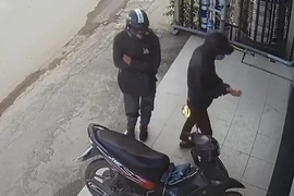 Hai tên cướp tiệm vàng ở Hóc Môn gây án như thế nào