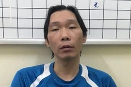 Gạ gẫm rồi giao cấu với bé gái là bạn của con trai mình