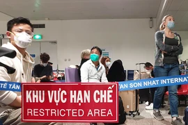 Du khách ở sân bay TSN được kiểm tra COVID-19 như thế nào