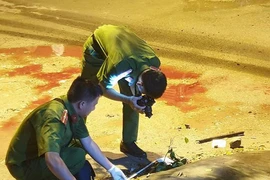 Thanh niên dùng bình chữa cháy và kéo tấn công tài xế Grabbike