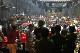 Gần 60 dân chơi phê ma túy trong quán bar ở Bình Tân