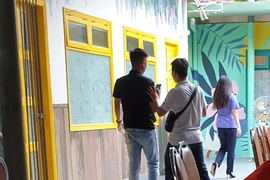 Người đàn ông gục xuống, rồi tử vong tại nhà hàng ở quận 1