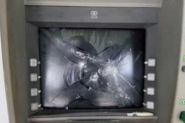  Nhậu say, vác búa đập nát cây ATM để 'đòi thẻ, đòi tiền'