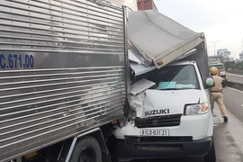 6 ô tô tông liên hoàn ở cầu vượt Tân Thới Hiệp gây kẹt xe