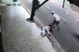 Bắt nhóm cướp giật kéo lê cô gái trên đường ở Tân Bình