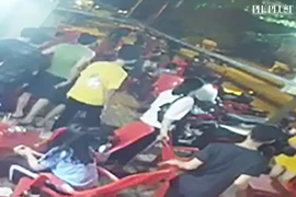 Học sinh uống trà sữa bị đâm chém, nhiều người thương vong