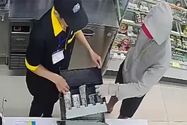 Bắt thanh niên dùng dao cướp Ministop ở Tân Phú