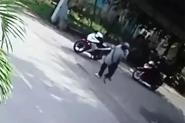 Clip ghi cảnh người đàn ông bán vé số ở Củ Chi bị đánh