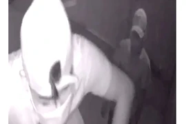 Trộm dọa bắn người dân ở Hóc Môn