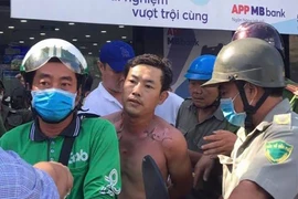 Thanh niên cướp ngân hàng rồi tự thiêu ở Bình Tân