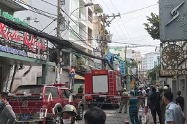 Tường sập, đường bị phong tỏa sau tiếng nổ ở quận Phú Nhuận 