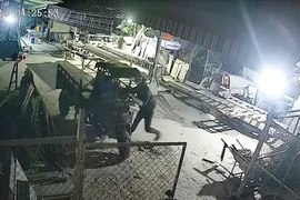 Trộm táo tợn cắt khóa, trộm cả xe ba gác ở Bình Chánh