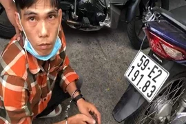 Dùng băng keo đen ‘biến hình’ biển số để qua mặt cảnh sát