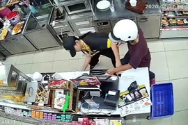 1 cửa hàng tiện lợi quận Tân Phú bị cướp 
