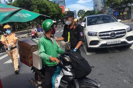 Xử lý nghiêm shipper giao hàng không thiết yếu
