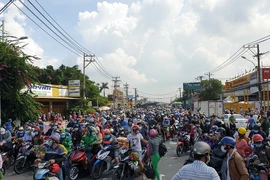 Công an, quân đội phối hợp đưa cả ngàn người về quê miền Tây