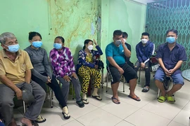 Công an làm việc với nhóm người tự thu phí đỗ ô tô quanh BV Đại học Y dược