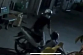 Cả xóm rượt kẻ trộm chạy ‘té khói’ ở Bình Chánh