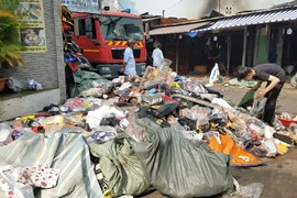 Cháy ở công ty viễn thông, các chủ cửa hàng kế bên ôm đồ tháo chạy