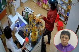 Hình sự bắt người phụ nữ trộm ví bằng chân ở Bình Thạnh