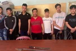 Mang ba chĩa, dao phóng lợn hẹn hỗn chiến ở quận 4