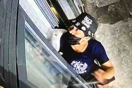 Đang trộm ở quán ăn đường Lãnh Binh Thăng thì công an ập đến bắt