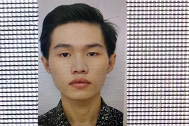 Tổ trưởng rút kéo đâm nhân viên quán ốc vì không chịu phục vụ