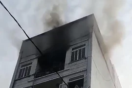 Cháy nhà bốn tầng ở Bà Điểm, người dân hoảng loạn