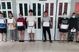 Bắt 8 người trong đường dây giả ngân hàng cho vay lãi suất 0 đồng